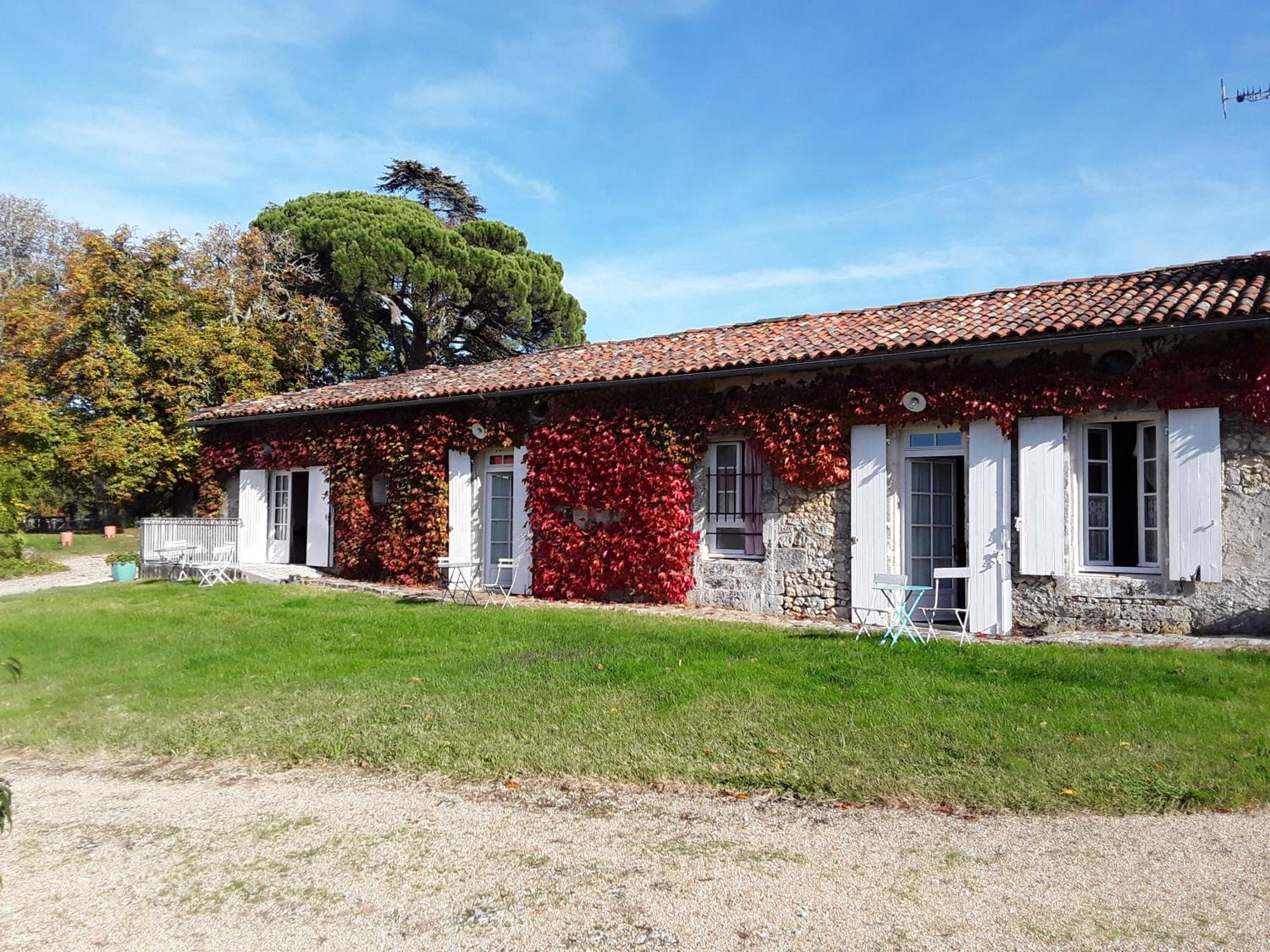 Bed and Breakfast Domaine Les Galards Le Garde Exterior foto